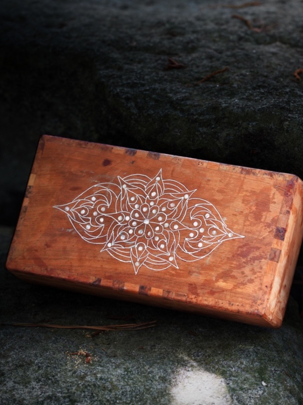 Vintage Norse Wooden Keepsake Box - Symmetrical Floral Mother of Pearl Inlay